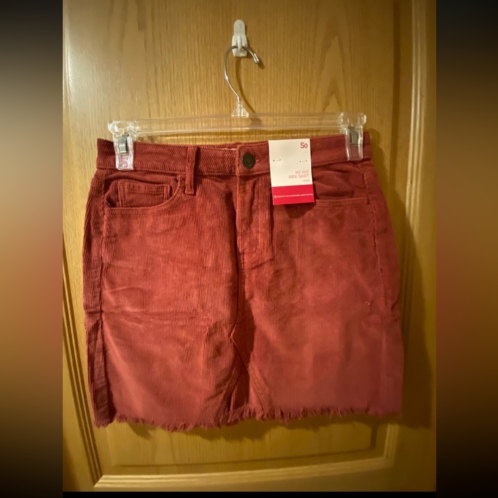 SO Size Juniors Size 9/29W (Women’s size 6) Corduroy Skirt with Pockets NEW/NWT